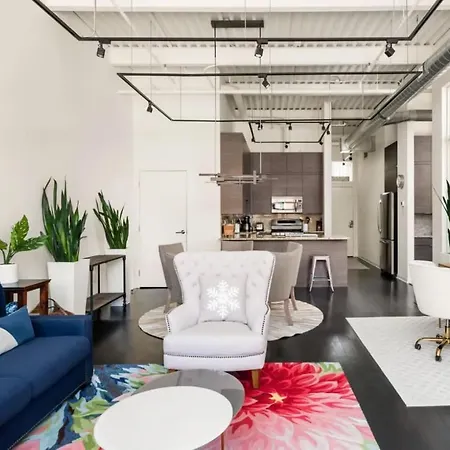 Luxurious Willits Loft Getaway Apartment